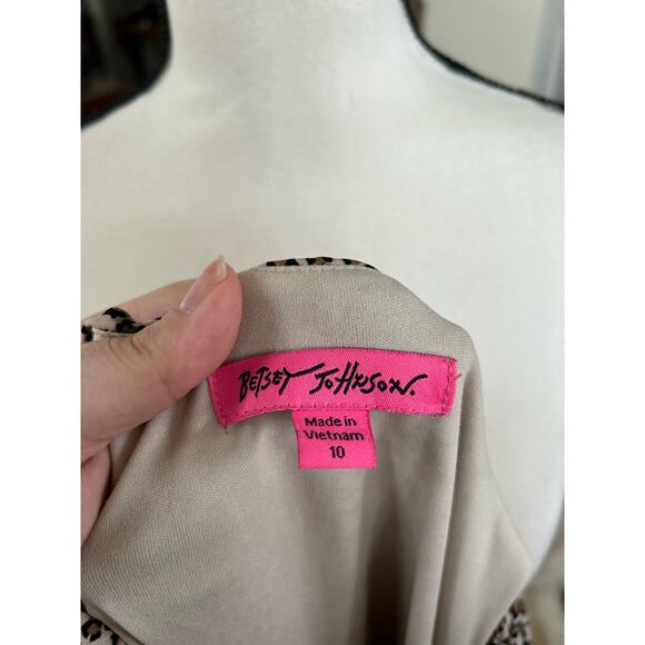 Betsey Johnson Tan & Brown Leopard Print Ruched Sheath Dress - Picture 5 of 7